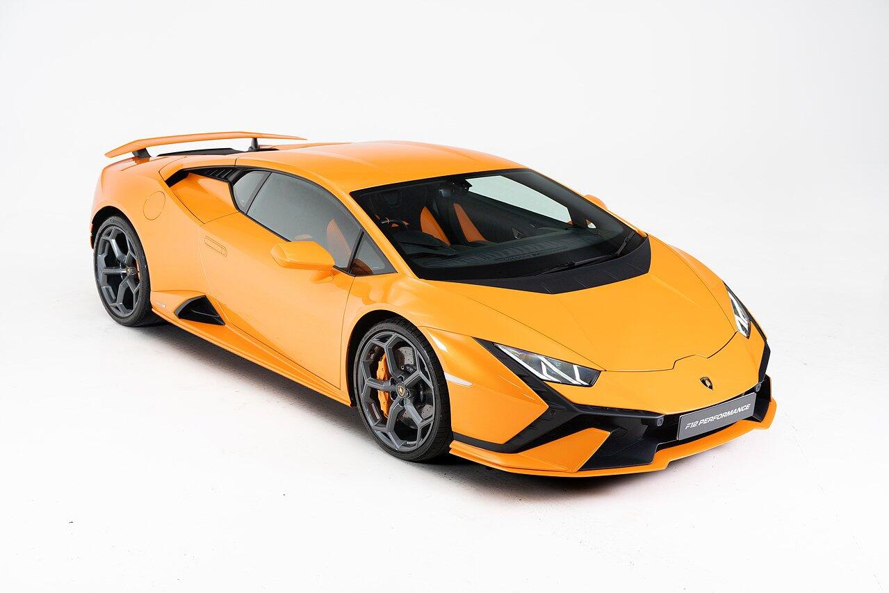 Lamborghini Huracan view 9