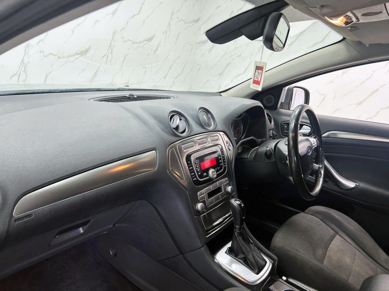 Ford Mondeo view 14