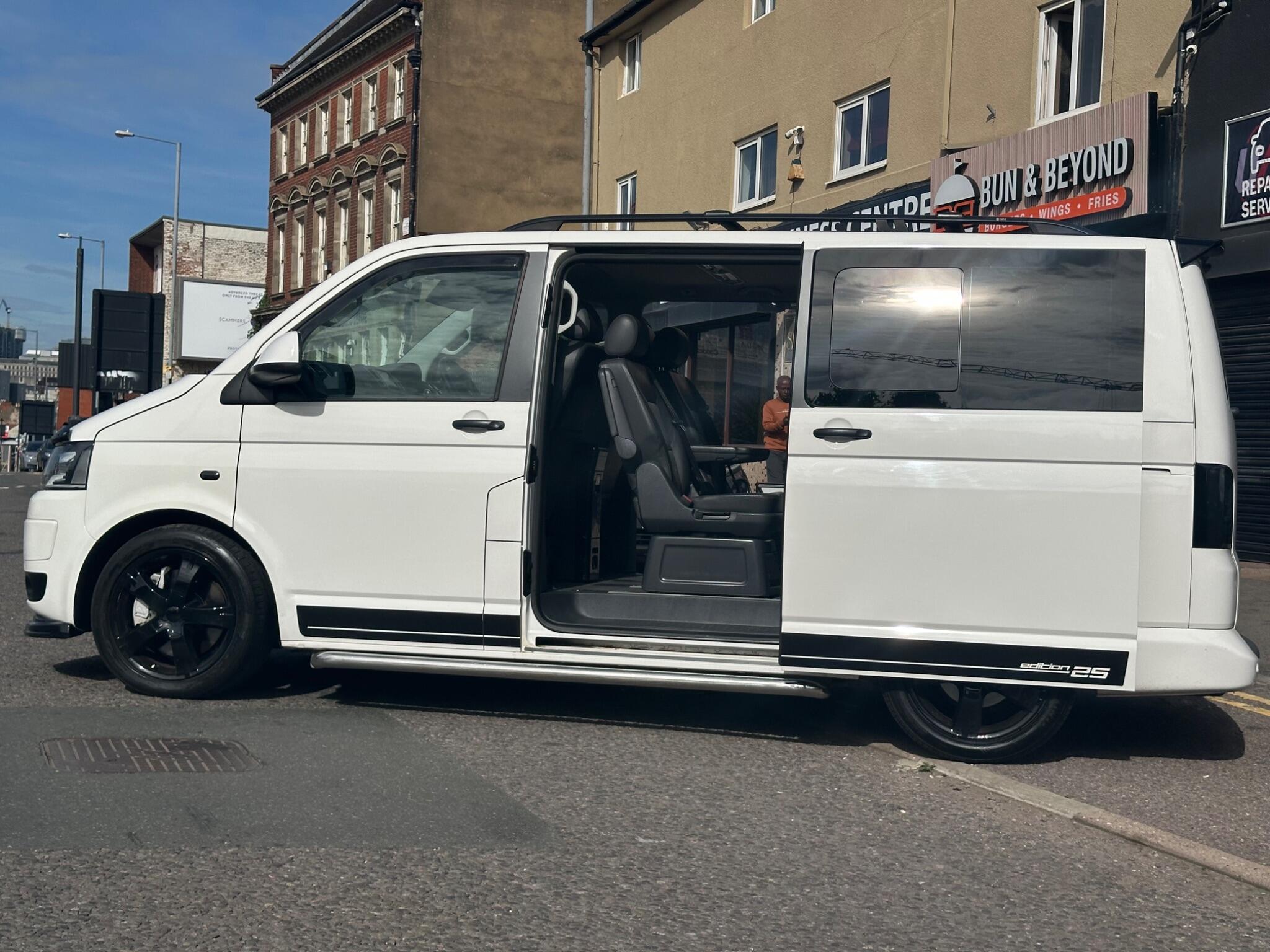 Volkswagen Caravelle view 50