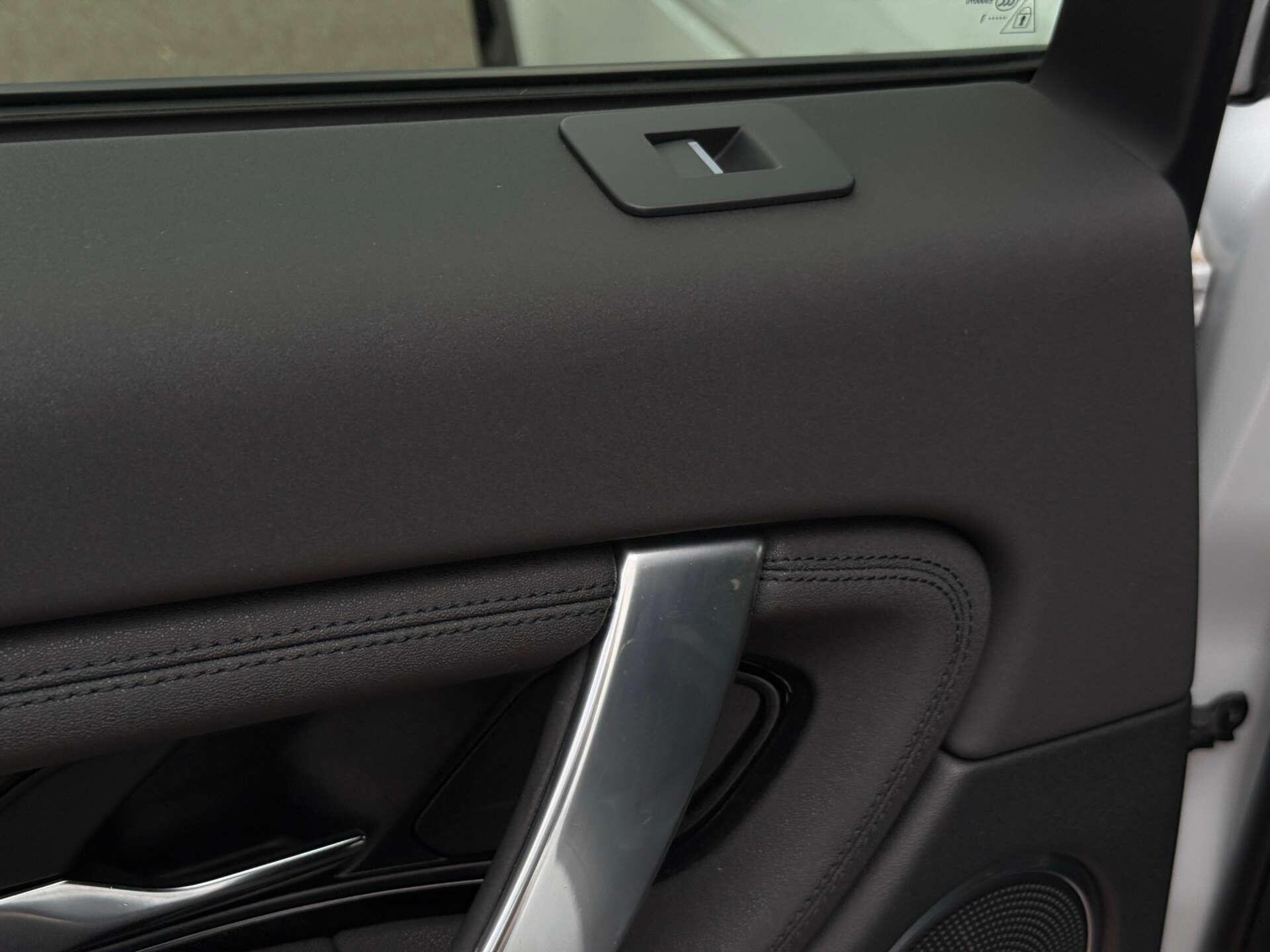 Land Rover Discovery Sport view 33