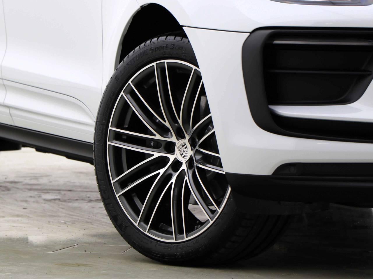 Porsche Macan view 14