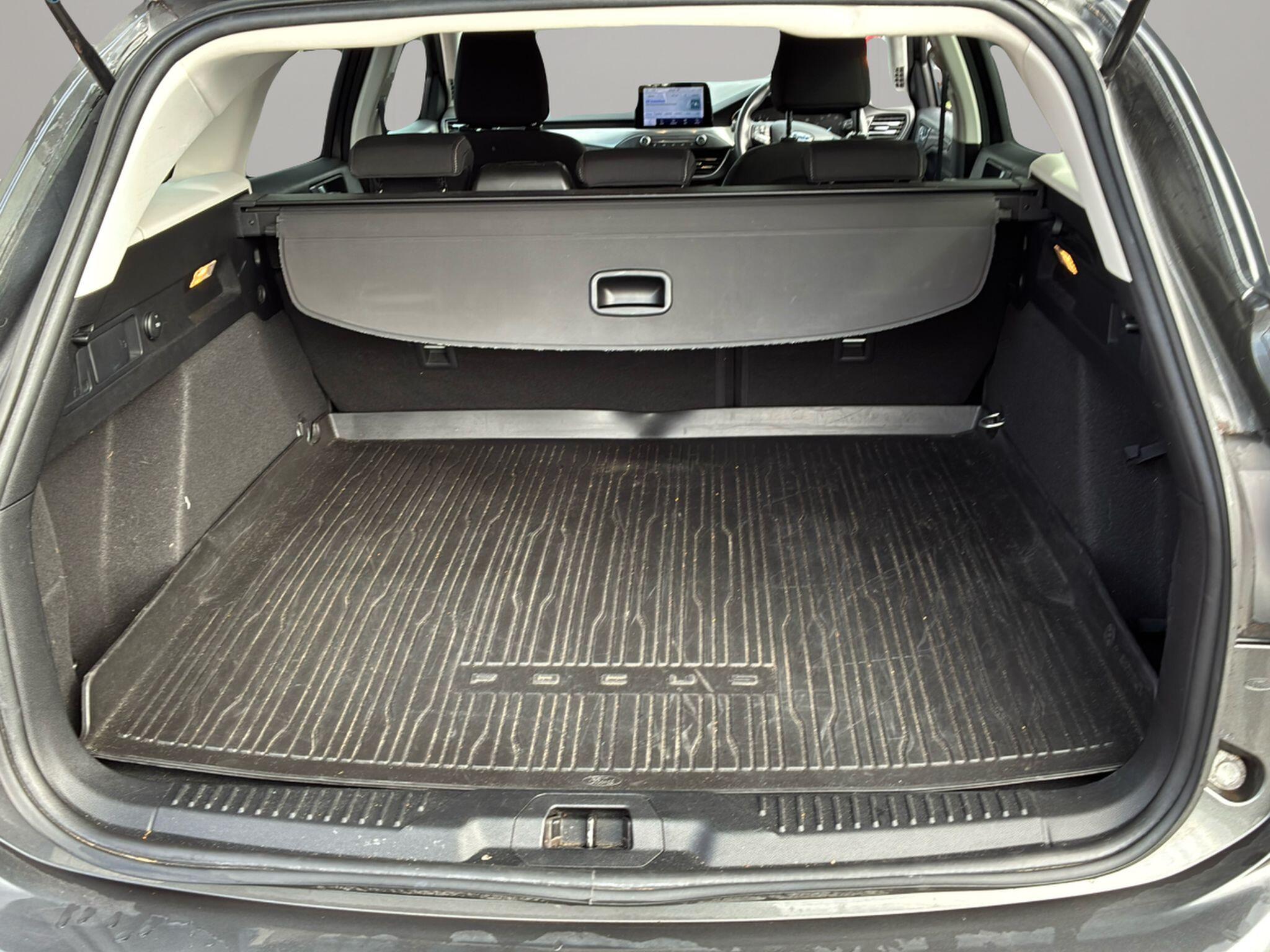 Ford Focus view 13