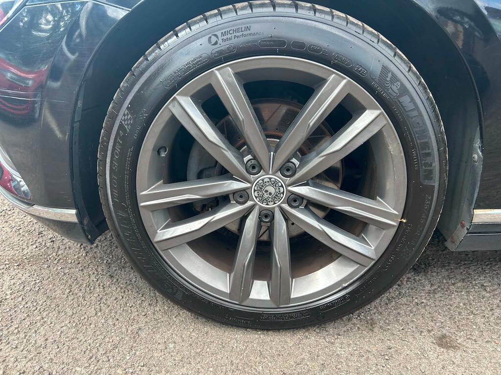 Volkswagen Passat view 20