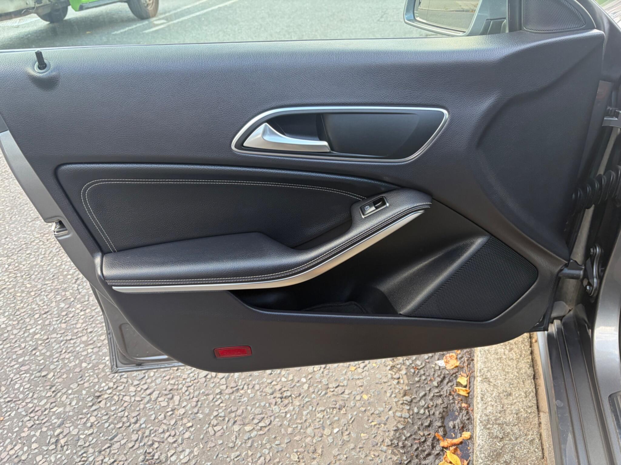 Mercedes-Benz Cla view 81