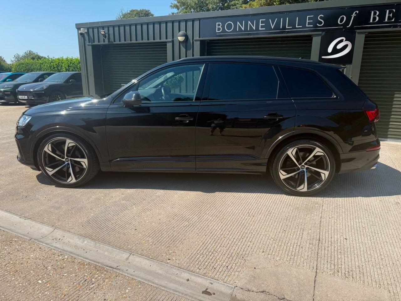 Audi SQ7 view 6