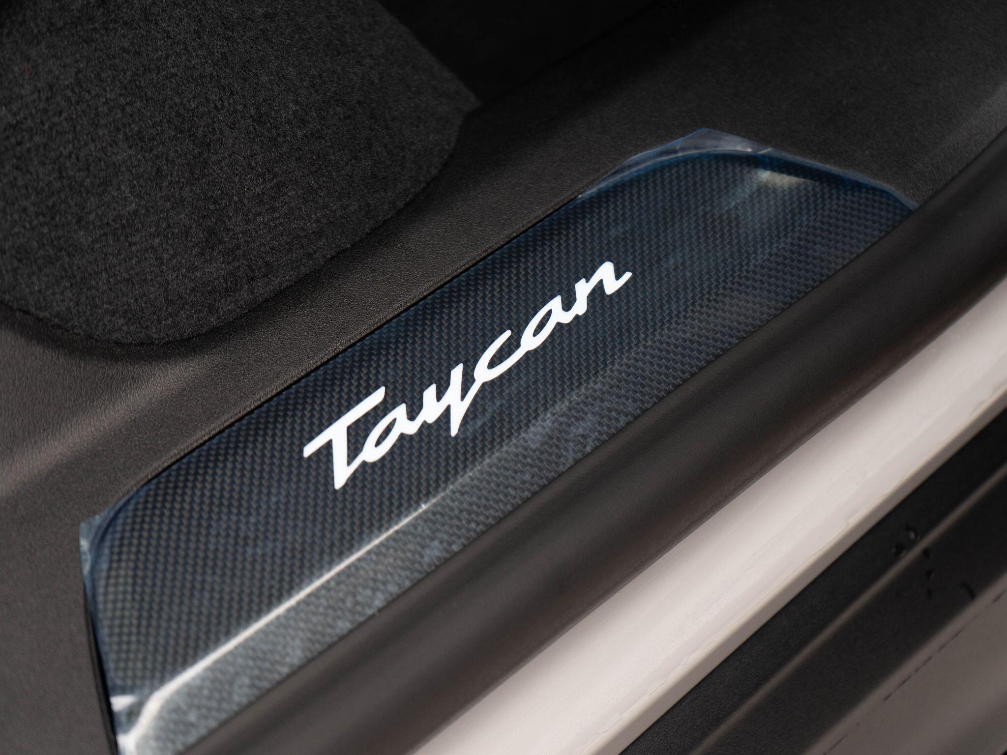 Porsche Taycan view 110
