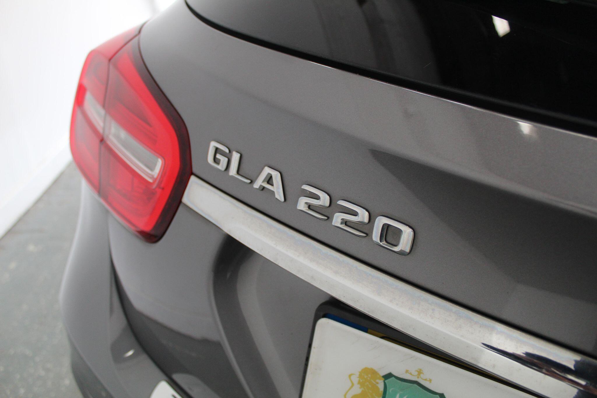 Mercedes-Benz Gla view 19