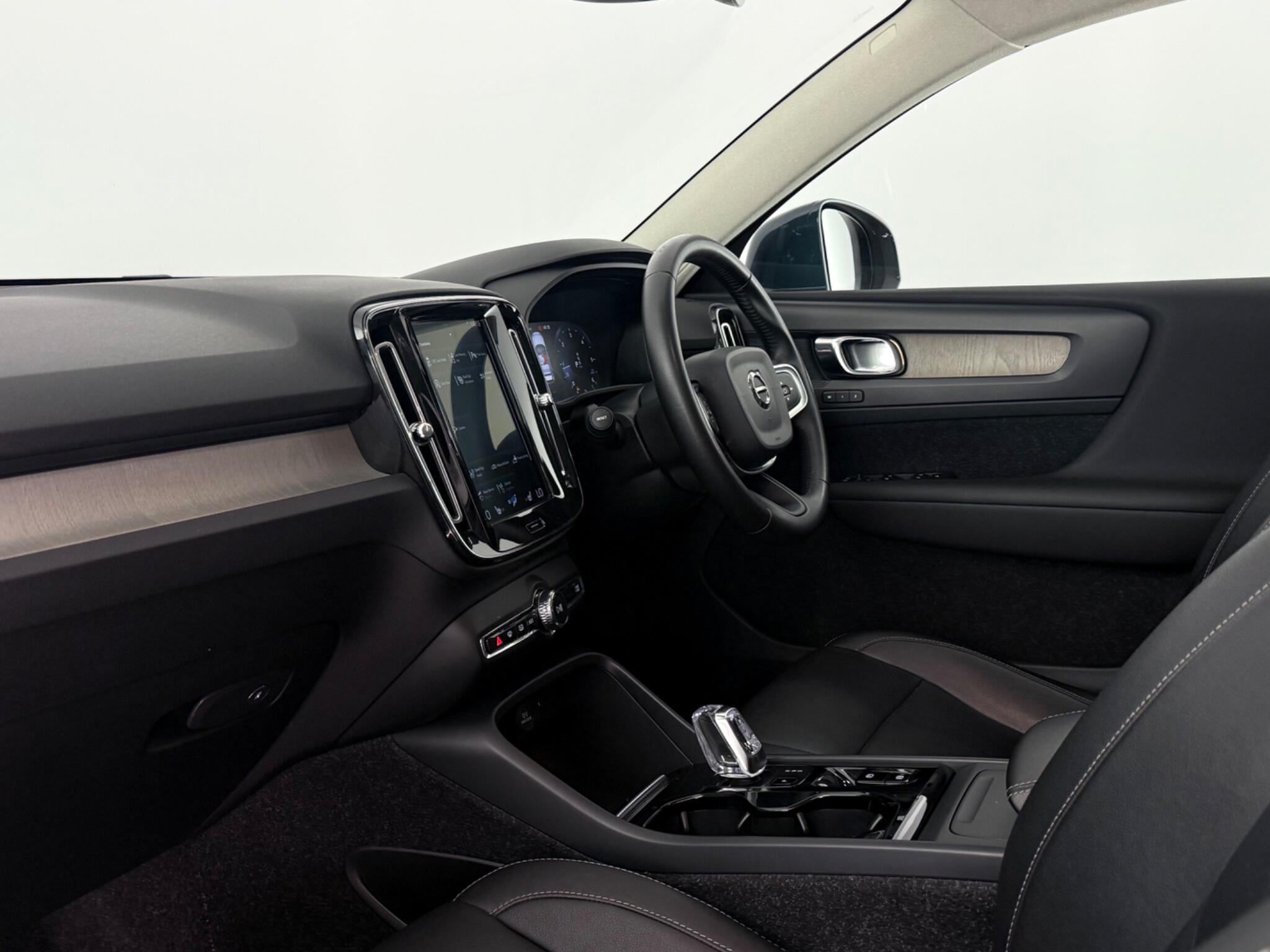 Volvo XC40 view 13