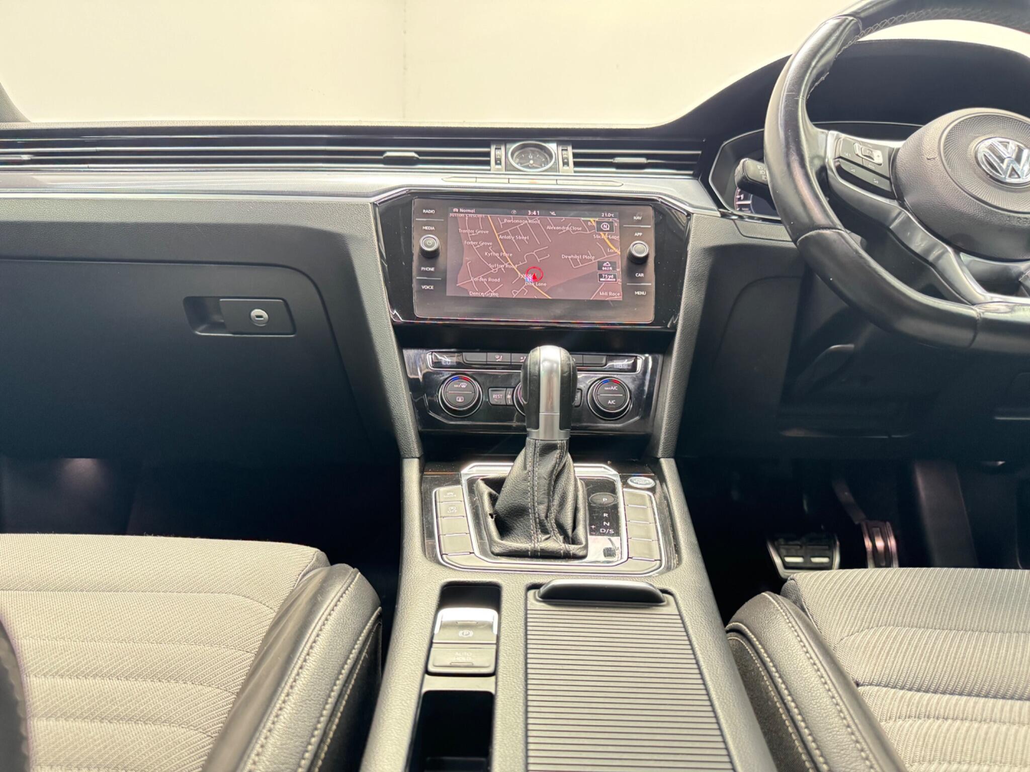 Volkswagen Passat view 15