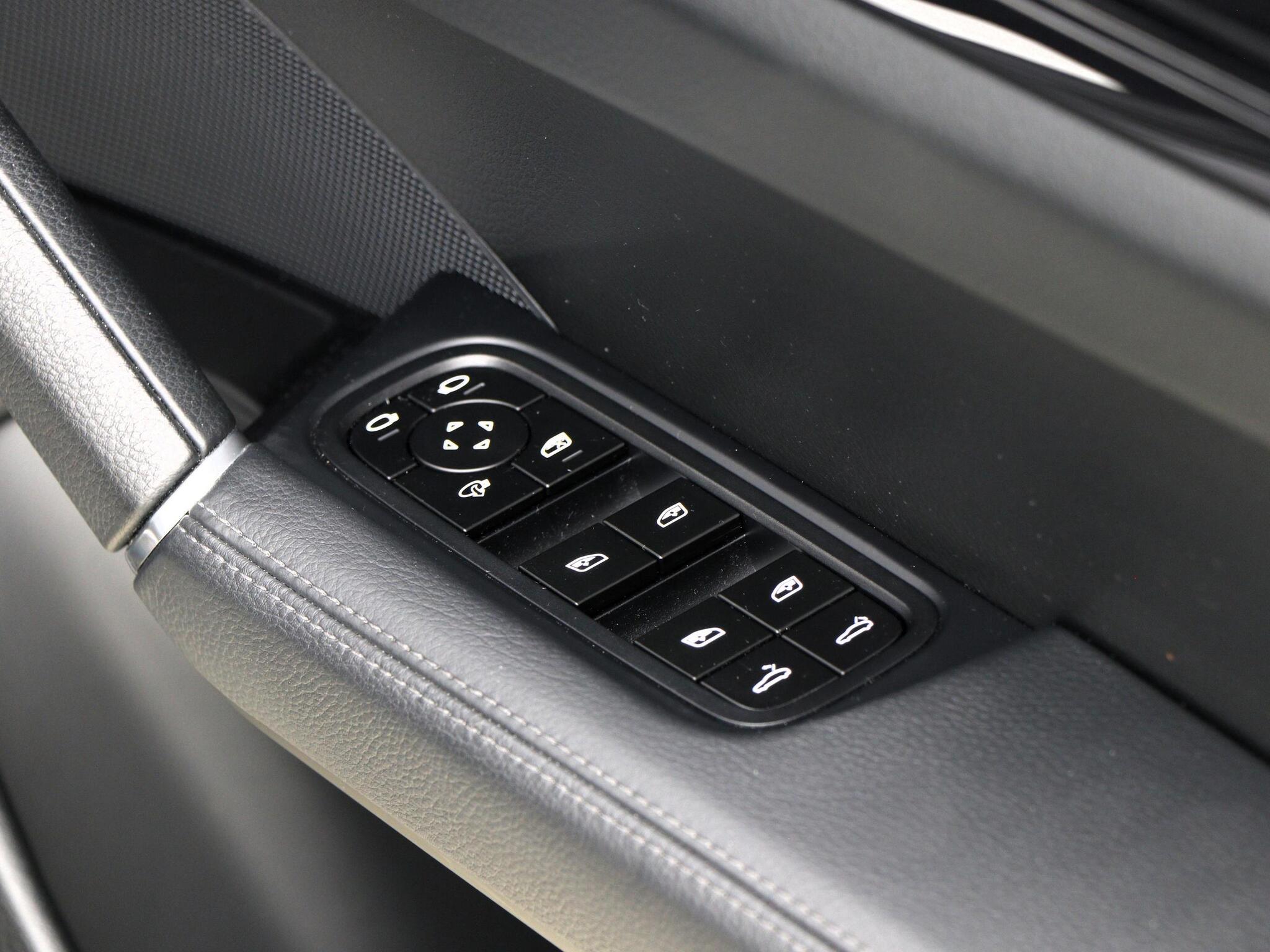 Porsche Cayenne view 39