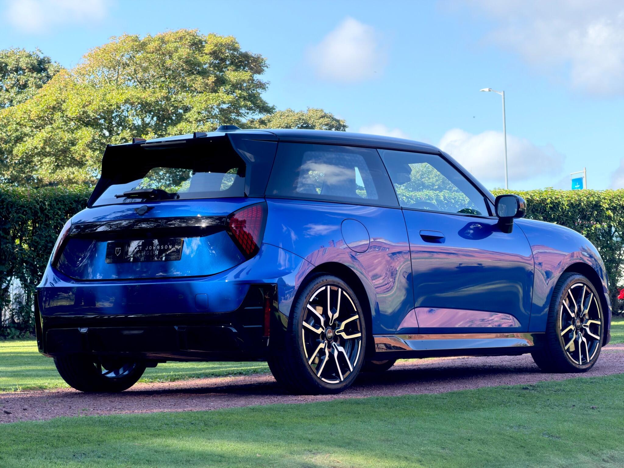 Mini Hatch view 25