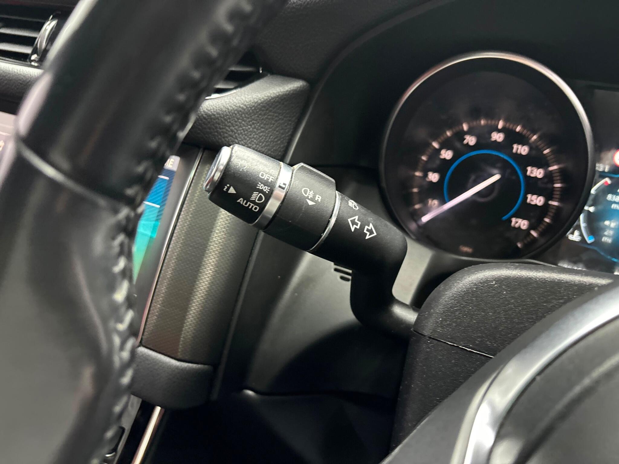 Jaguar XF view 29