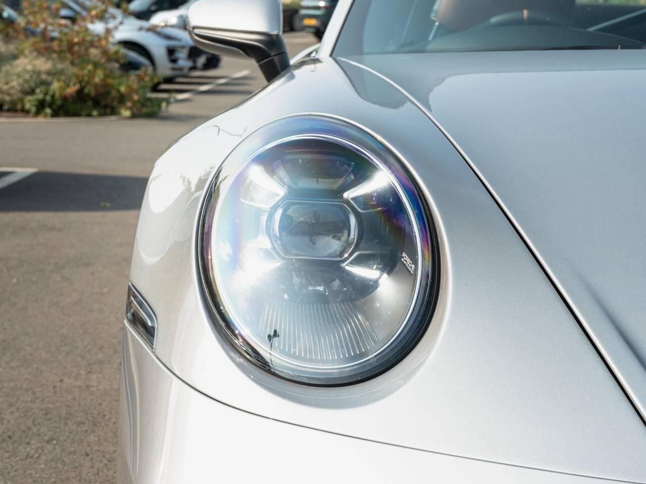 Porsche 911 view 19
