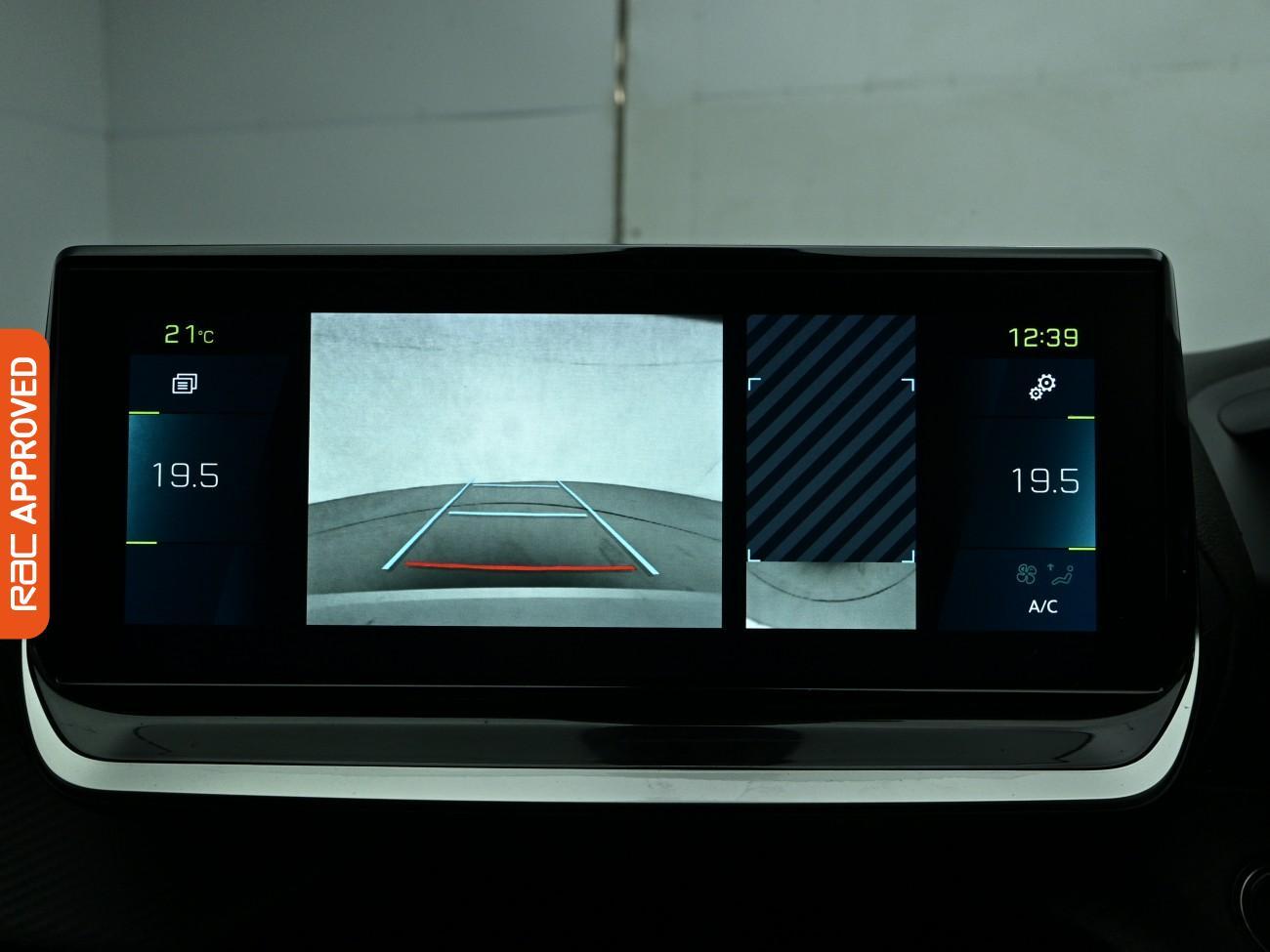Peugeot E-2008 view 3
