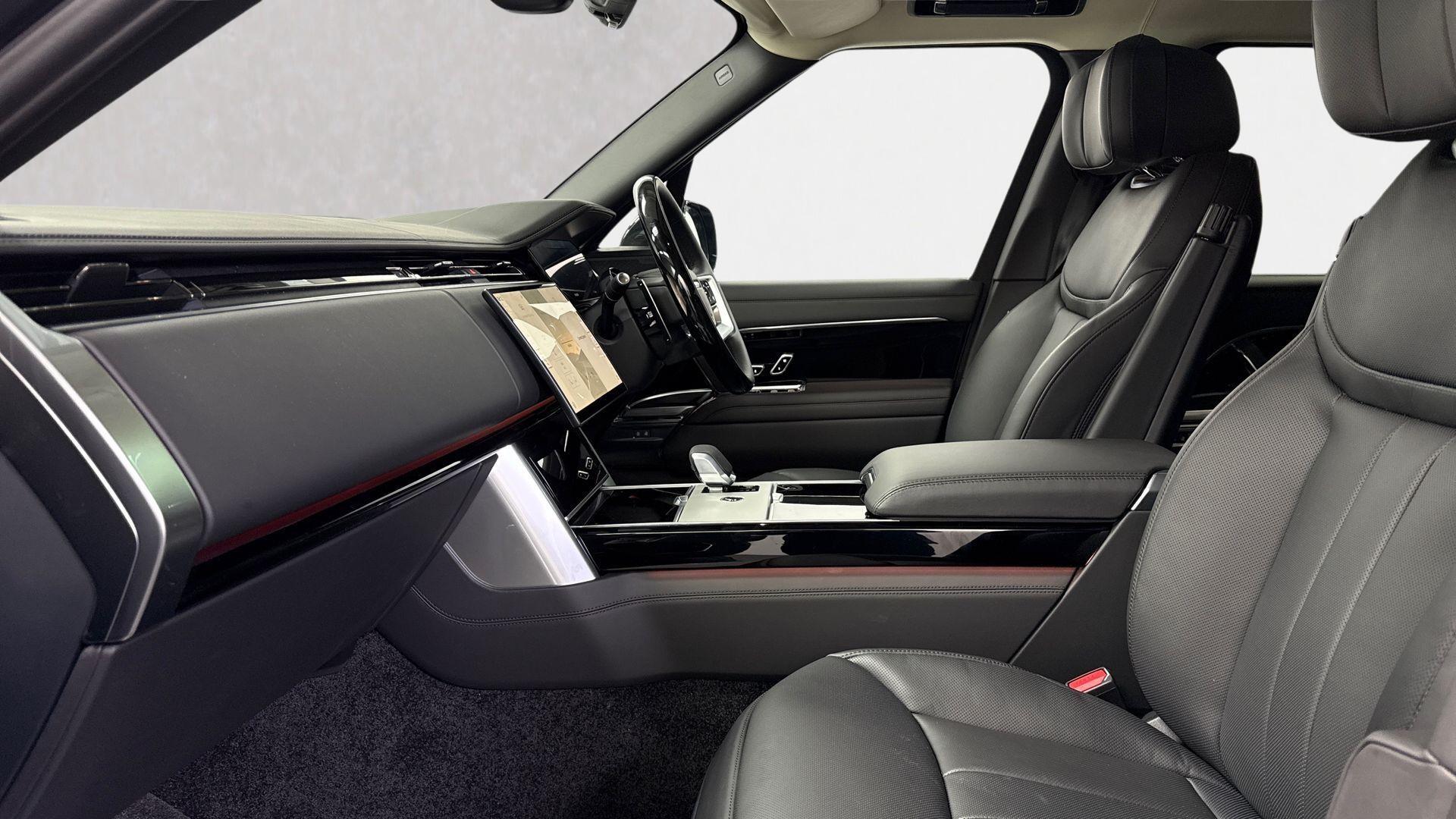 Land Rover Range Rover view 3