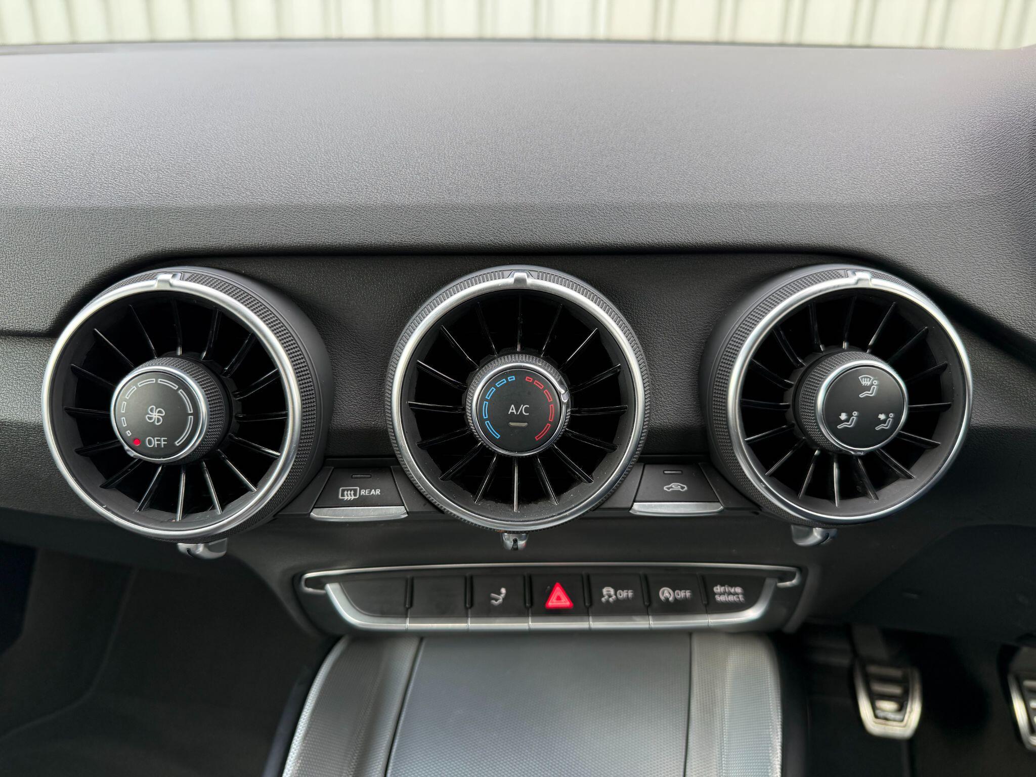 Audi TT view 28