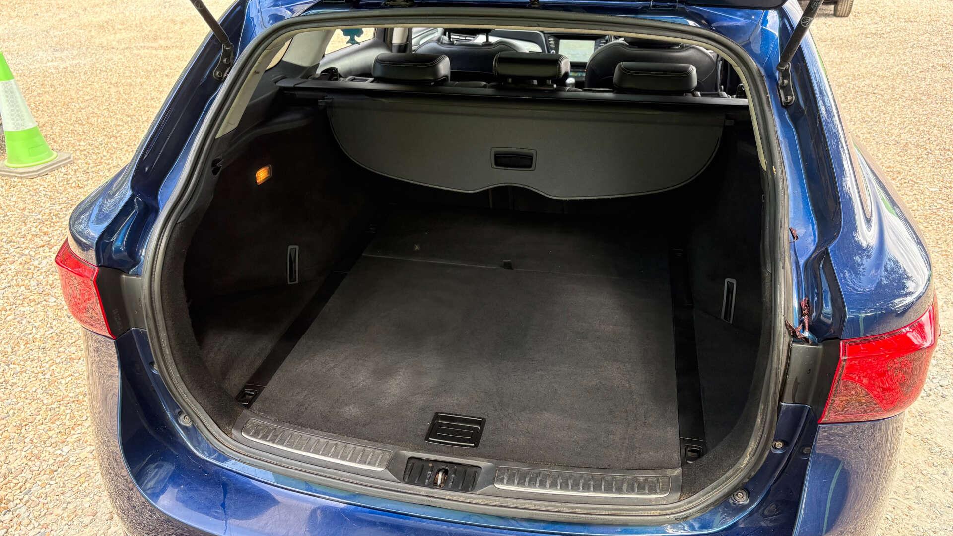Toyota Avensis view 41