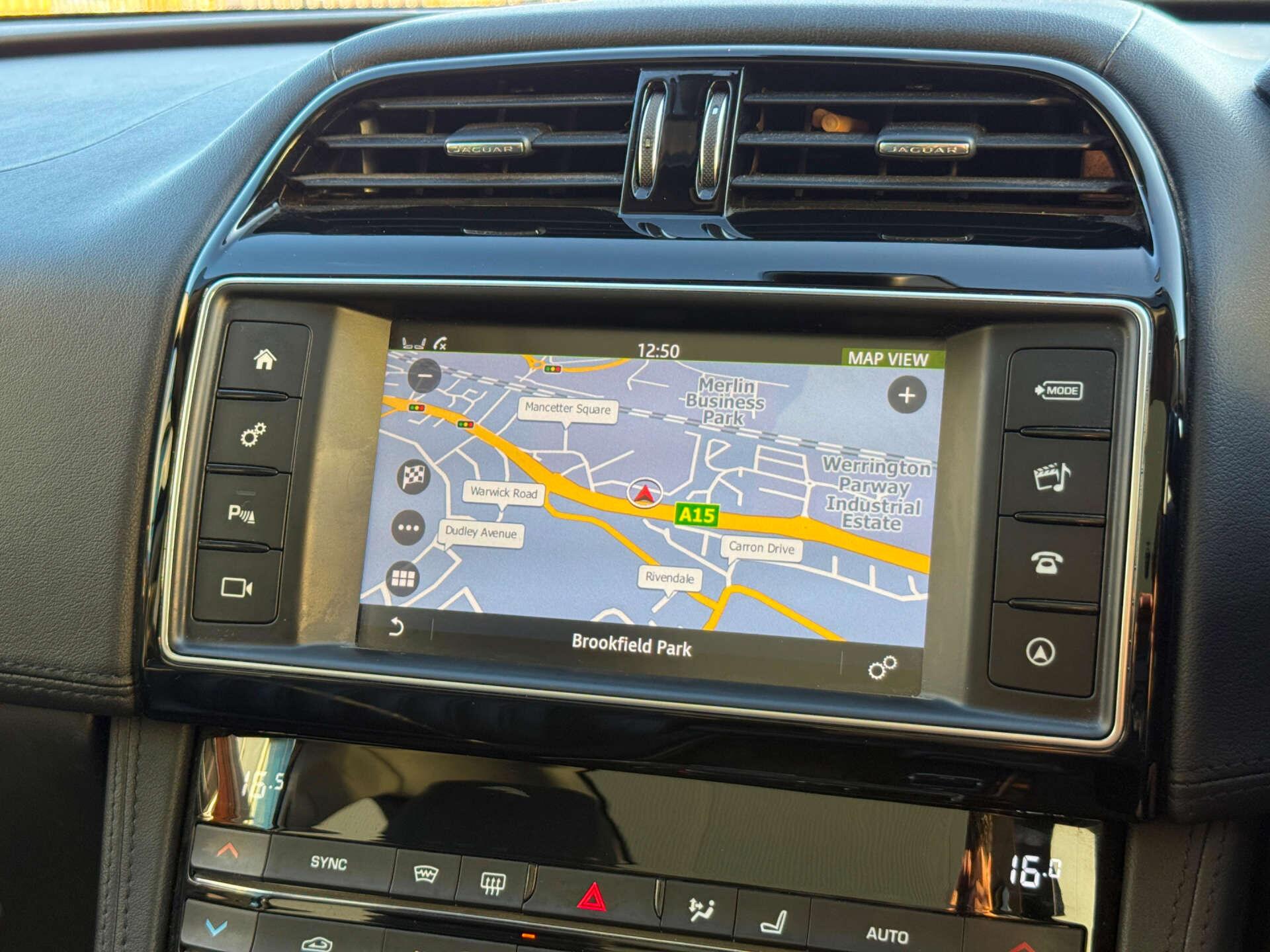 Jaguar F-Pace view 75
