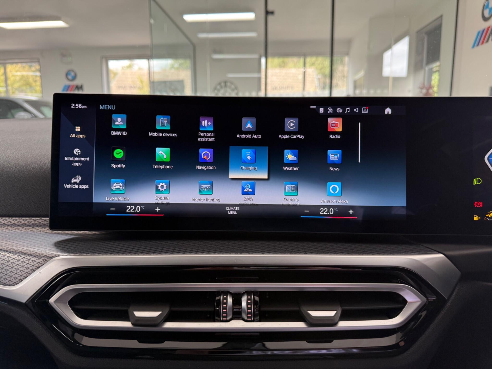 BMW 3 Series view 24