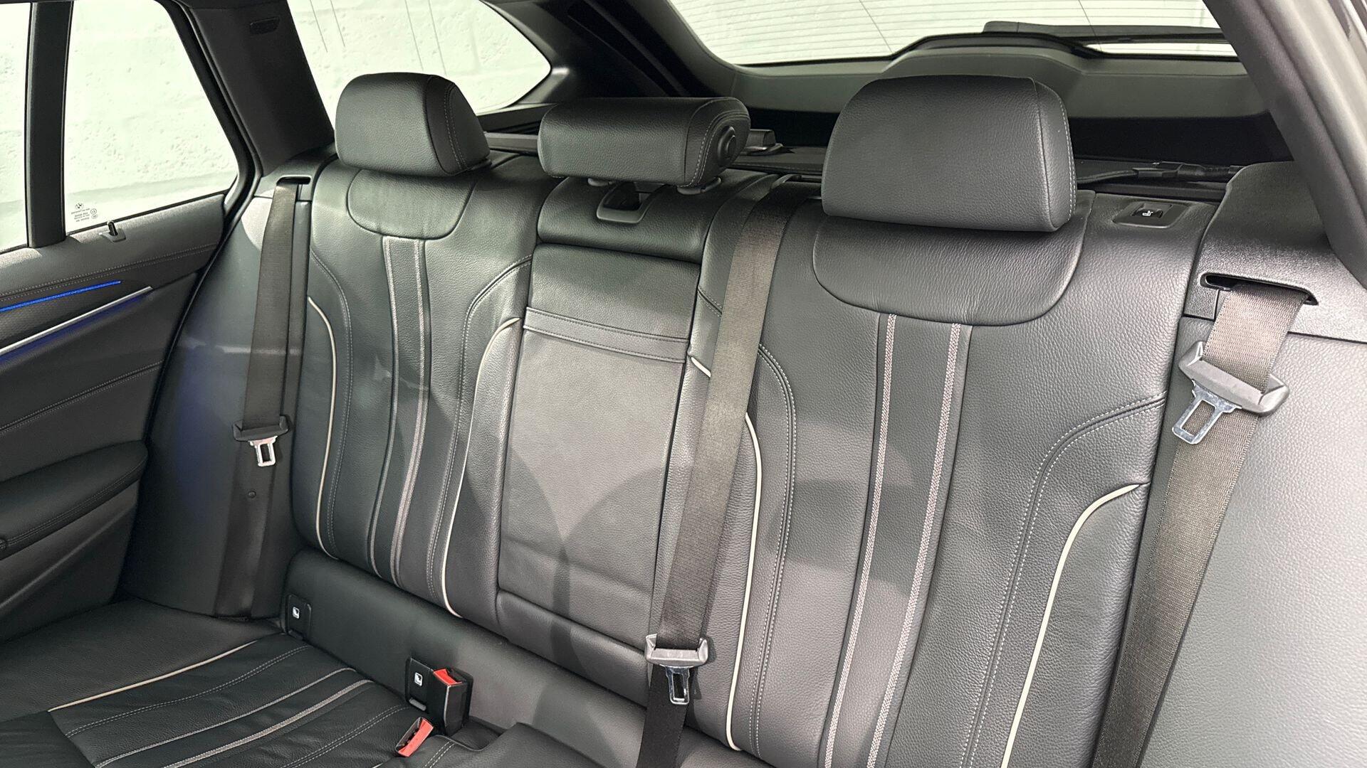 BMW 5 Series view 12