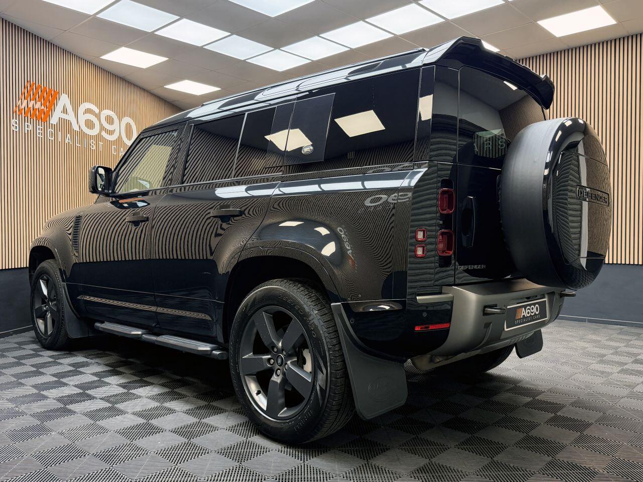 Land Rover Defender 110 view 5