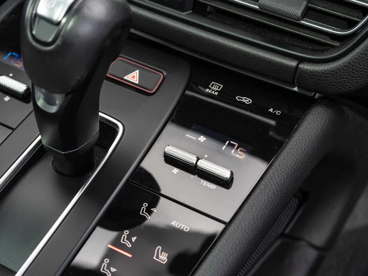 Porsche Macan view 25