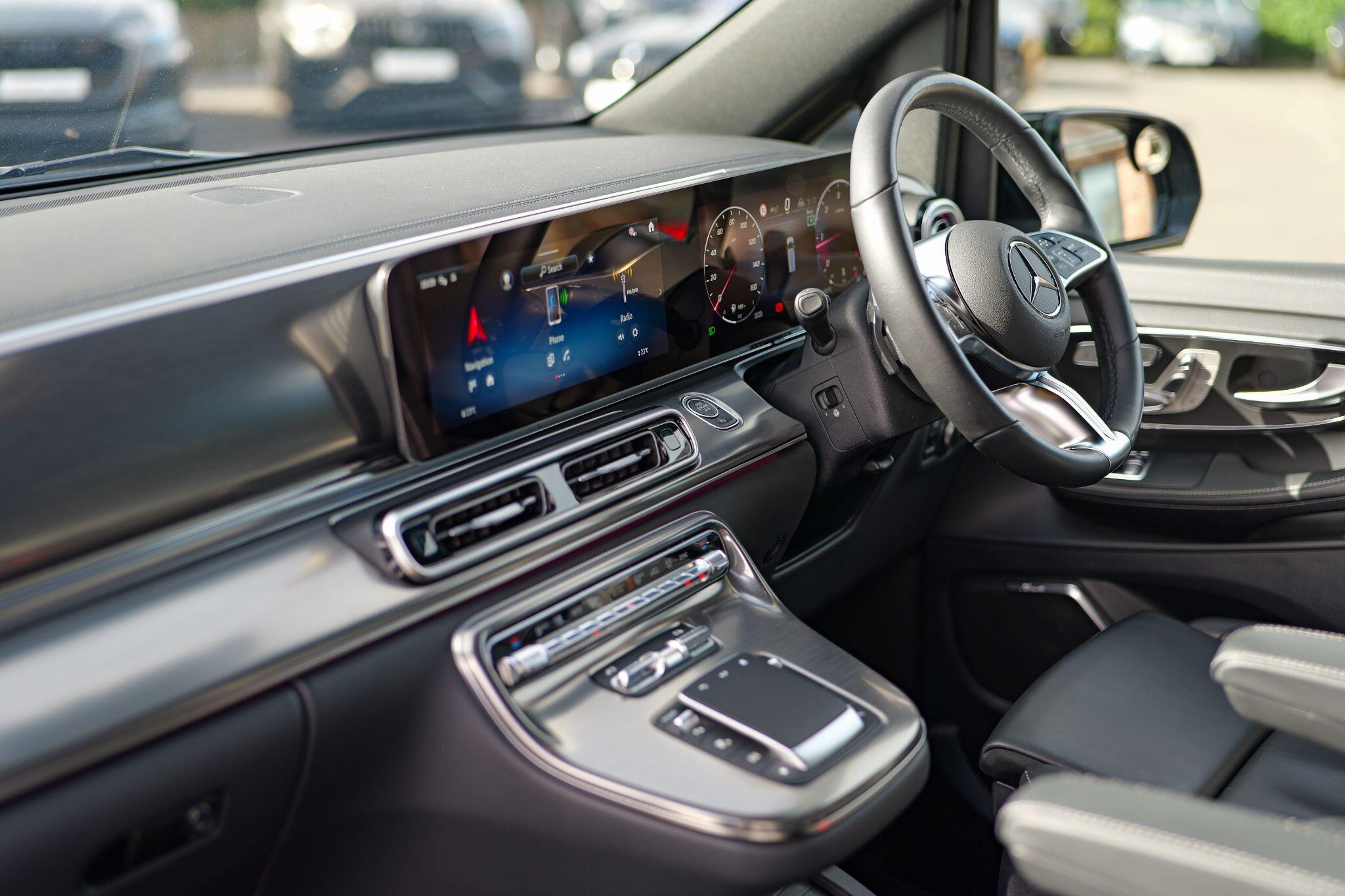 Mercedes-Benz V Class view 19