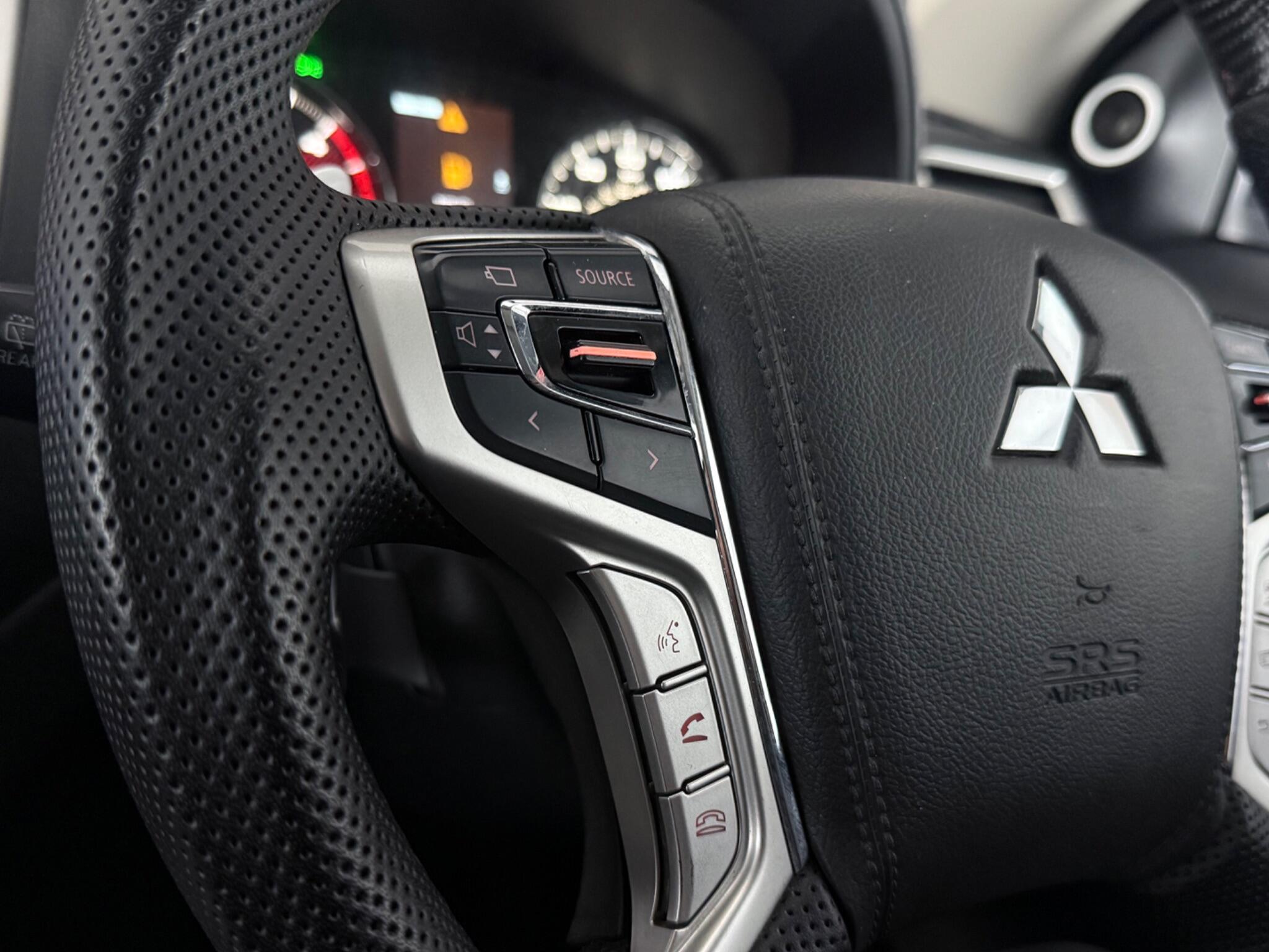 Mitsubishi Shogun Sport view 13