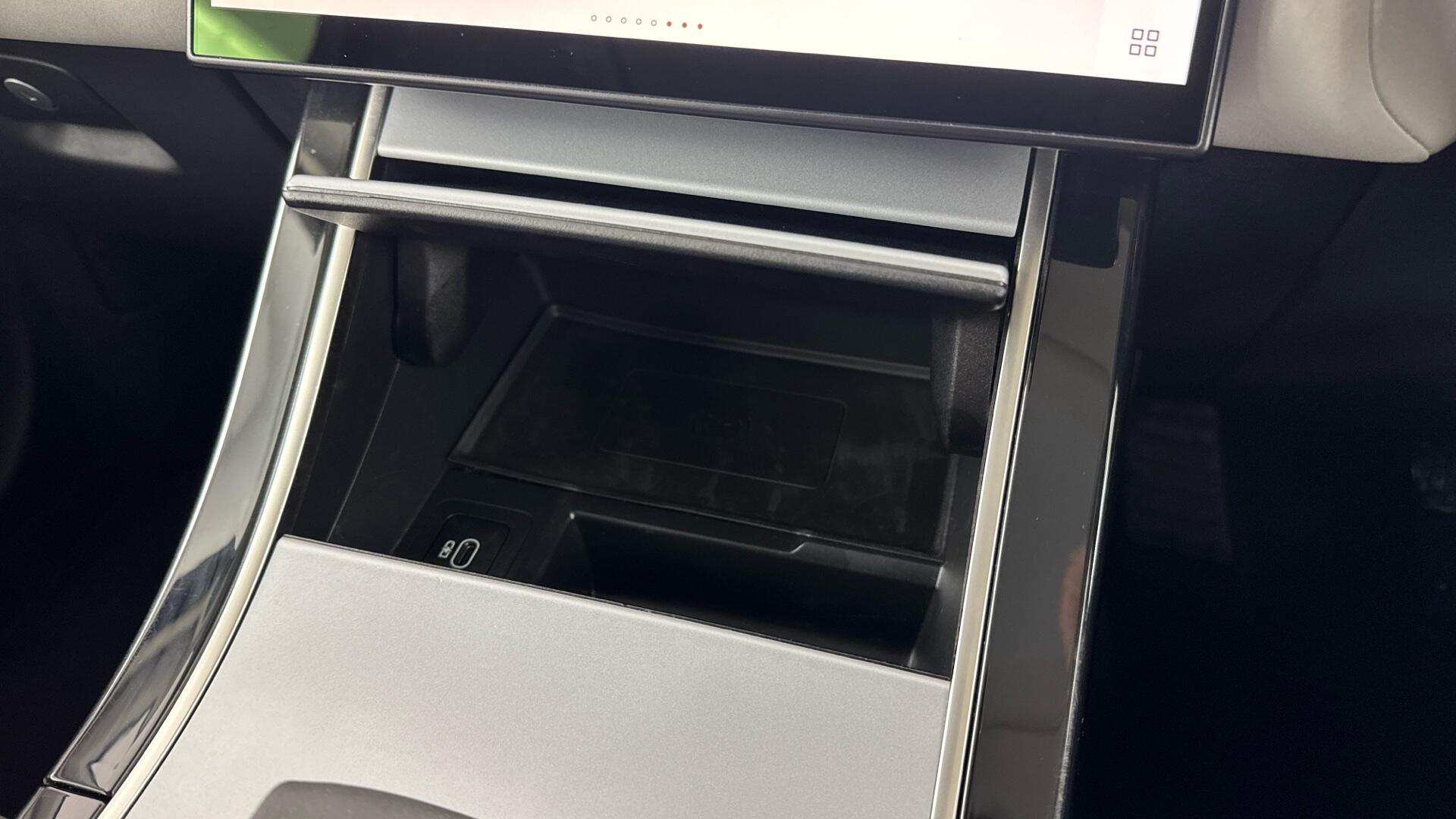 Land Rover Range Rover Velar view 37