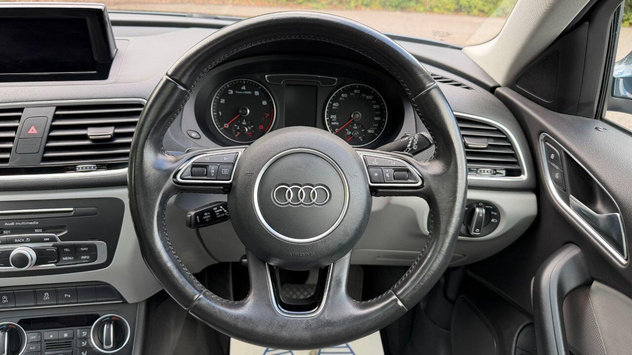 Audi Q3 view 16