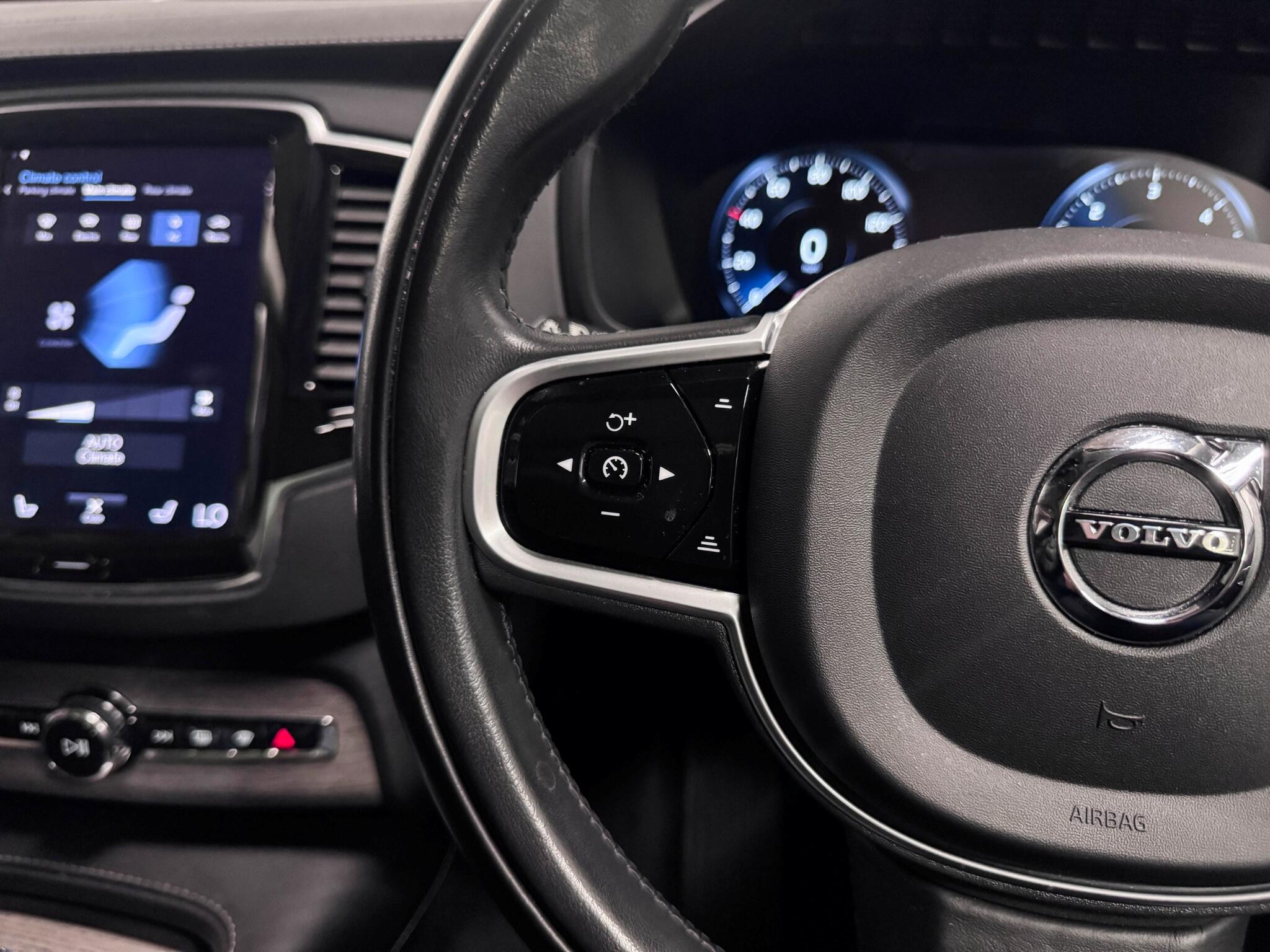 Volvo XC90 view 16