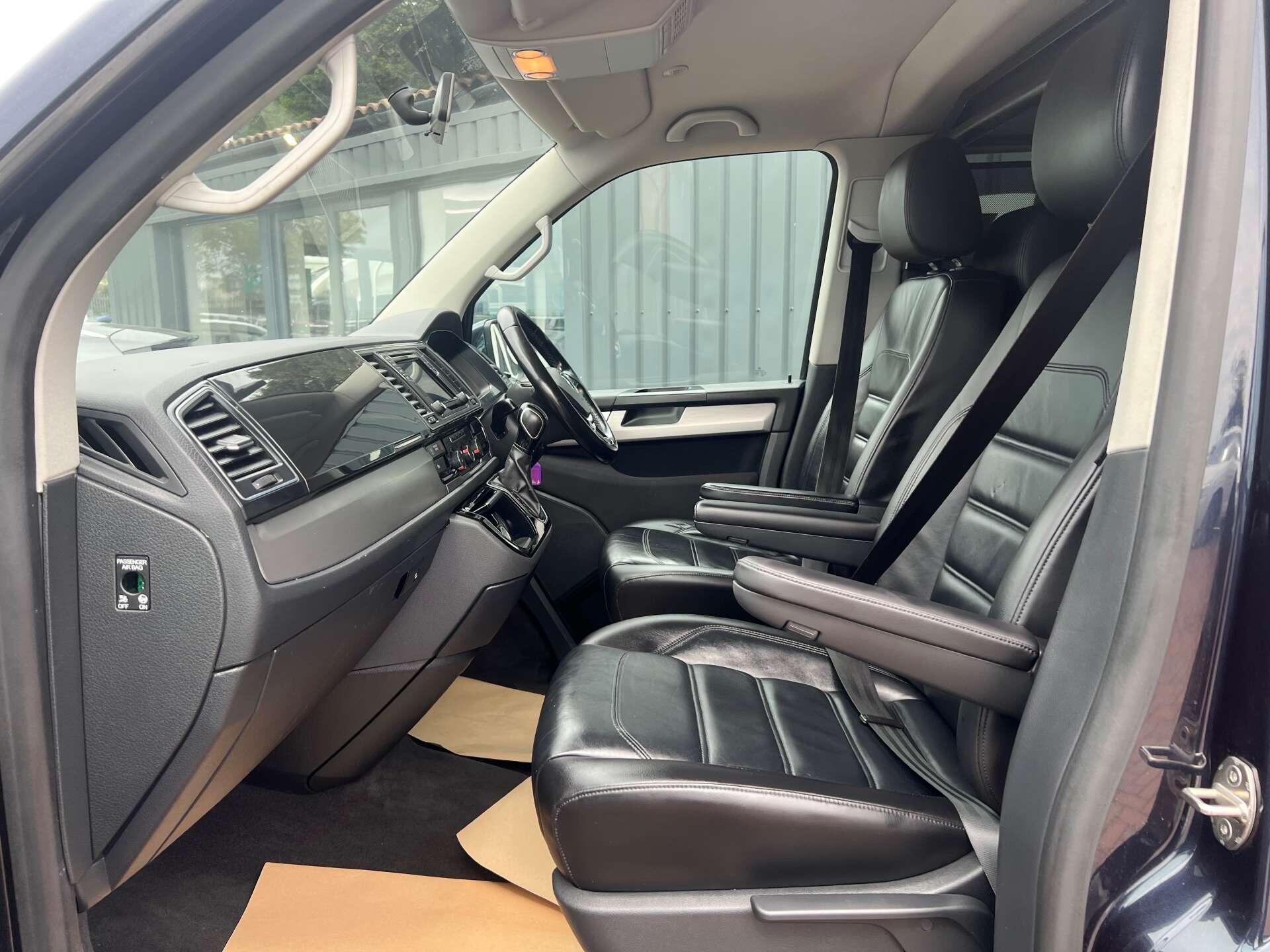 Volkswagen Caravelle view 35
