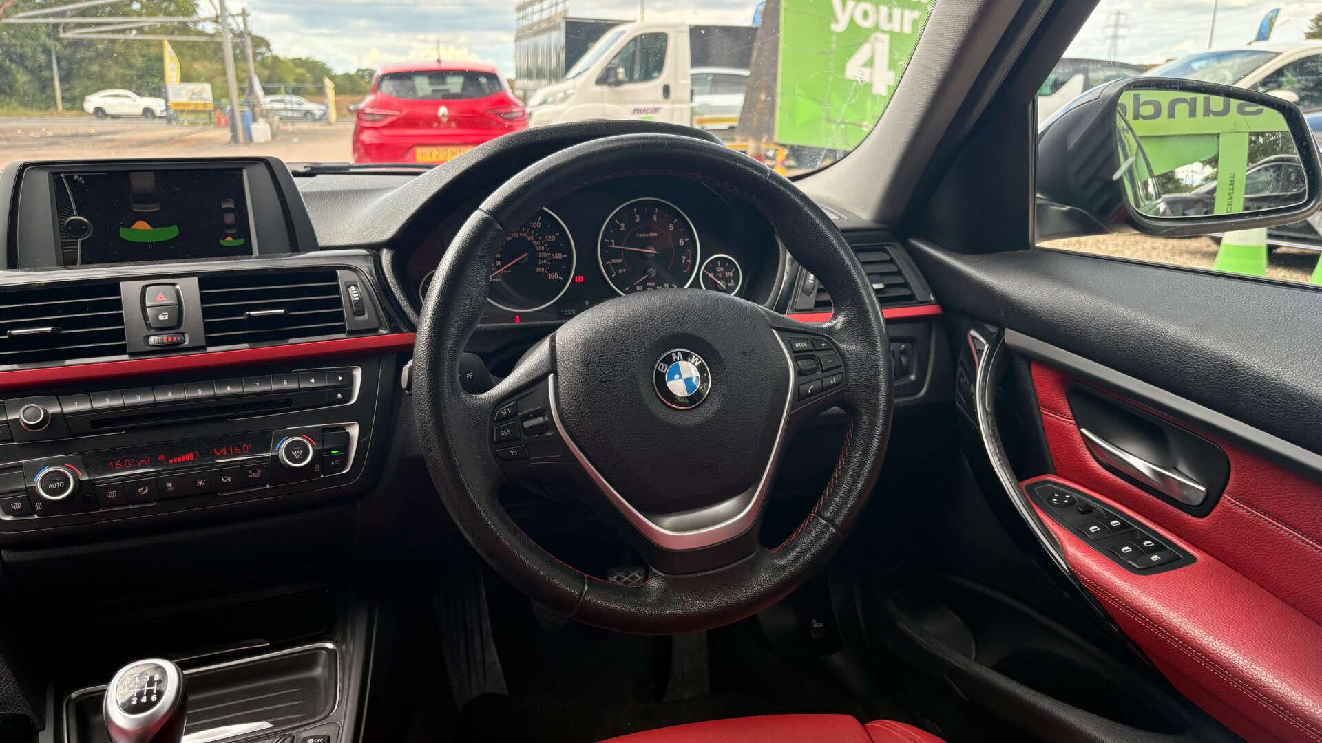 BMW 3 Series view 18