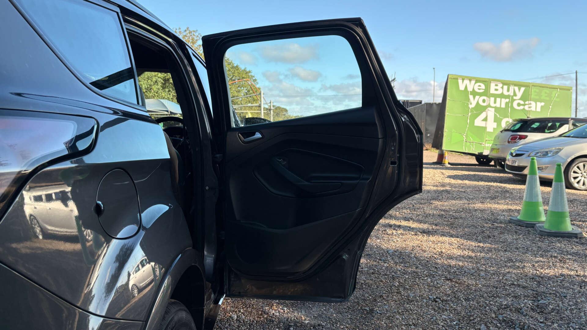 Ford Kuga view 45