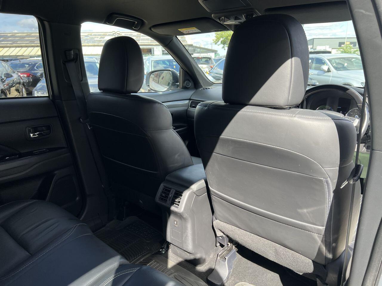 Mitsubishi Outlander view 19