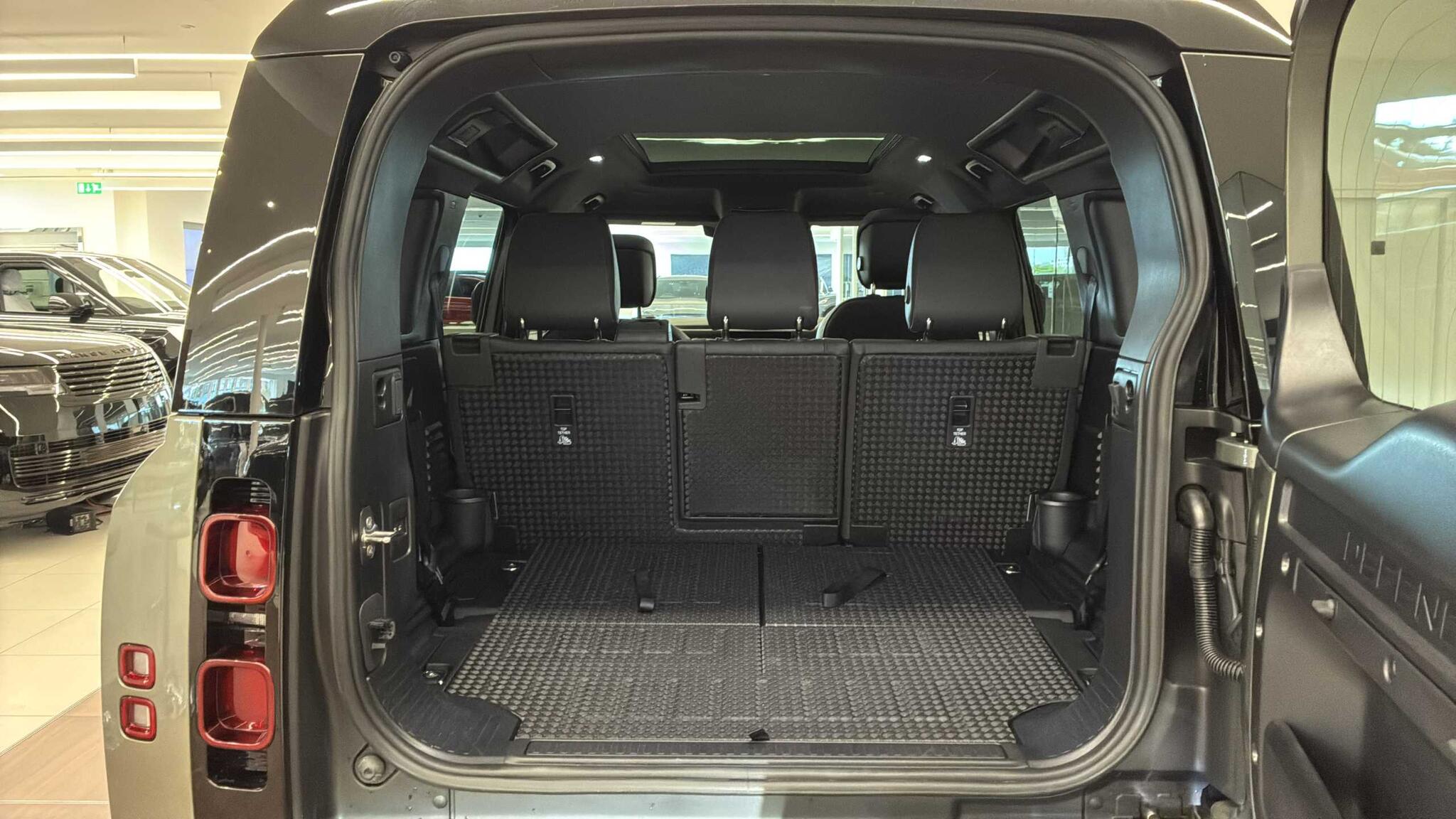 Land Rover Defender view 10