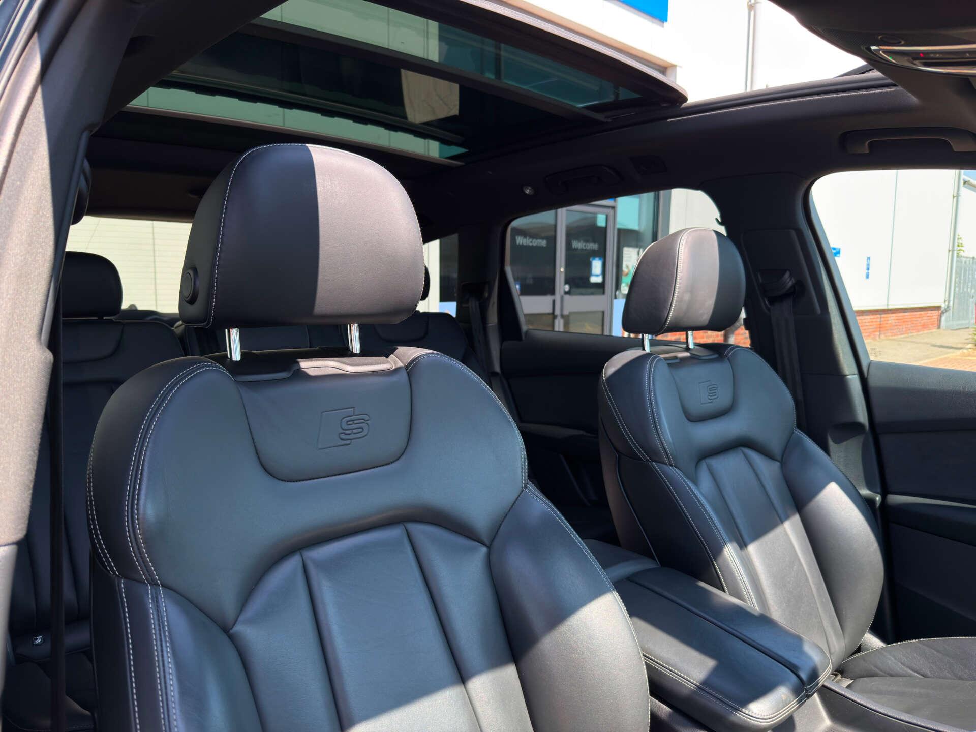 Audi Q7 view 15