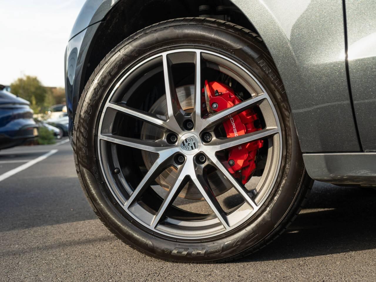 Porsche Macan view 16