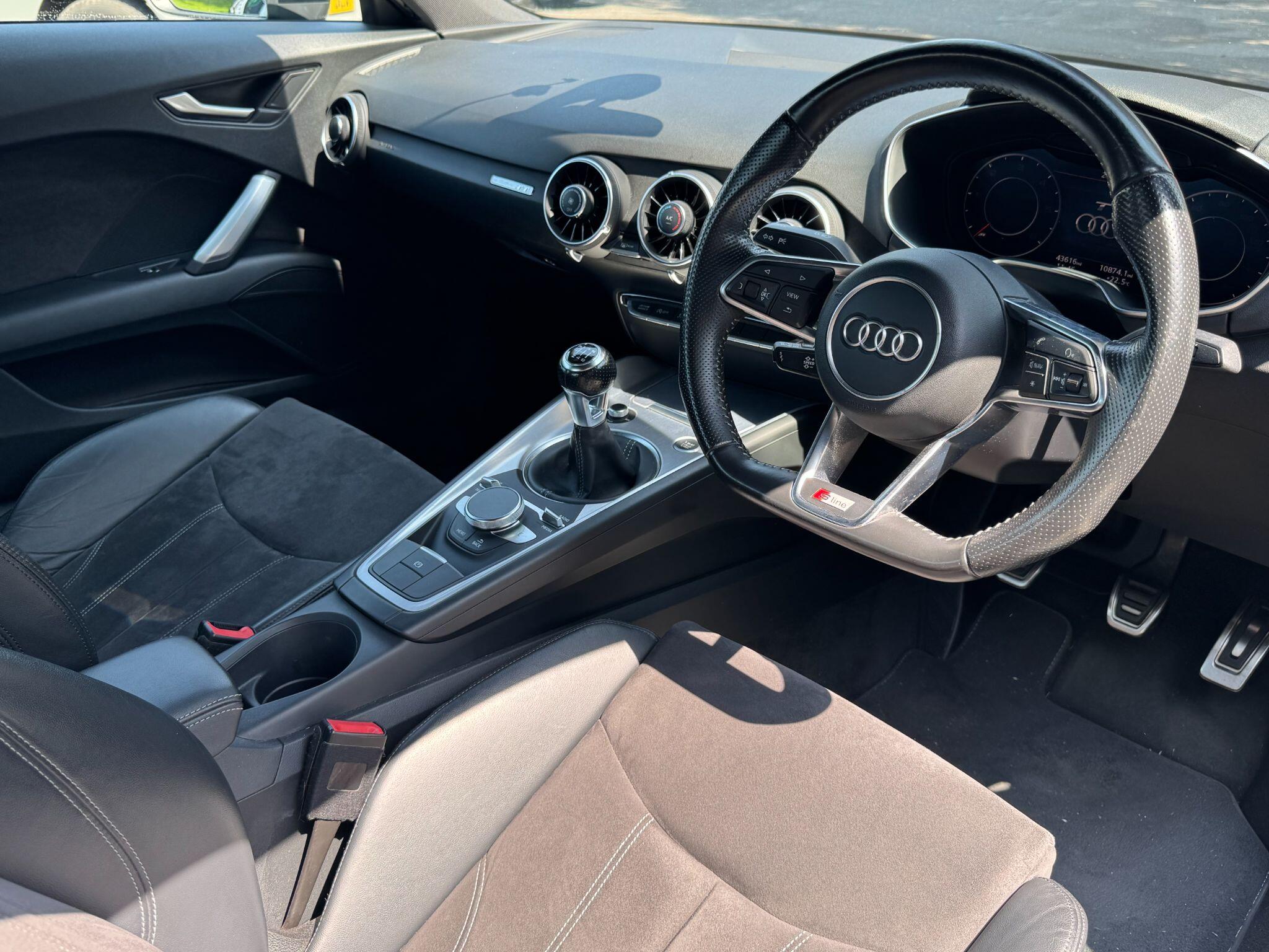 Audi TT view 25