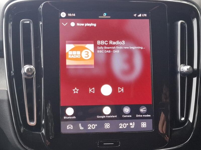 Volvo XC40 view 11