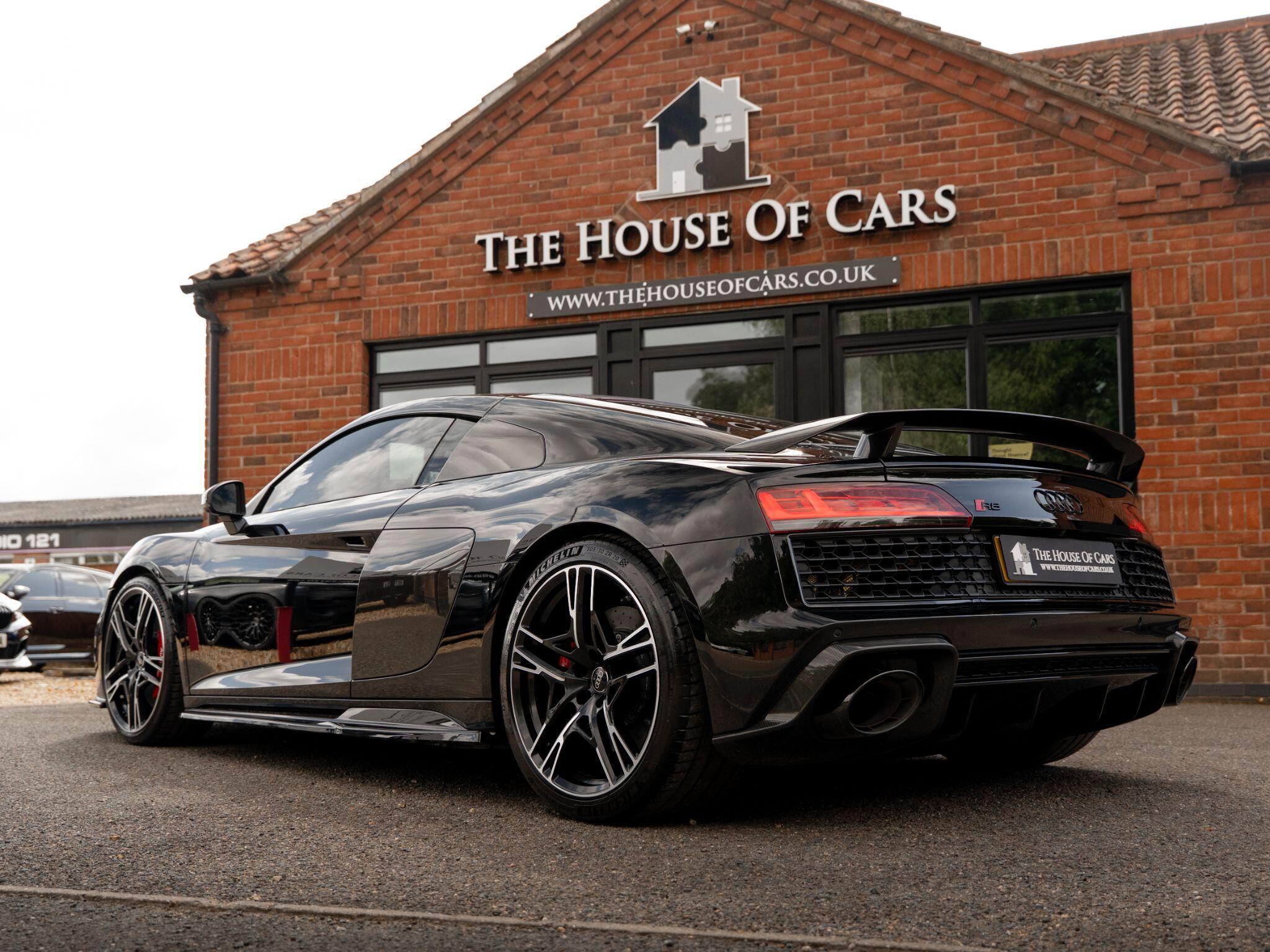 Audi R8 view 12