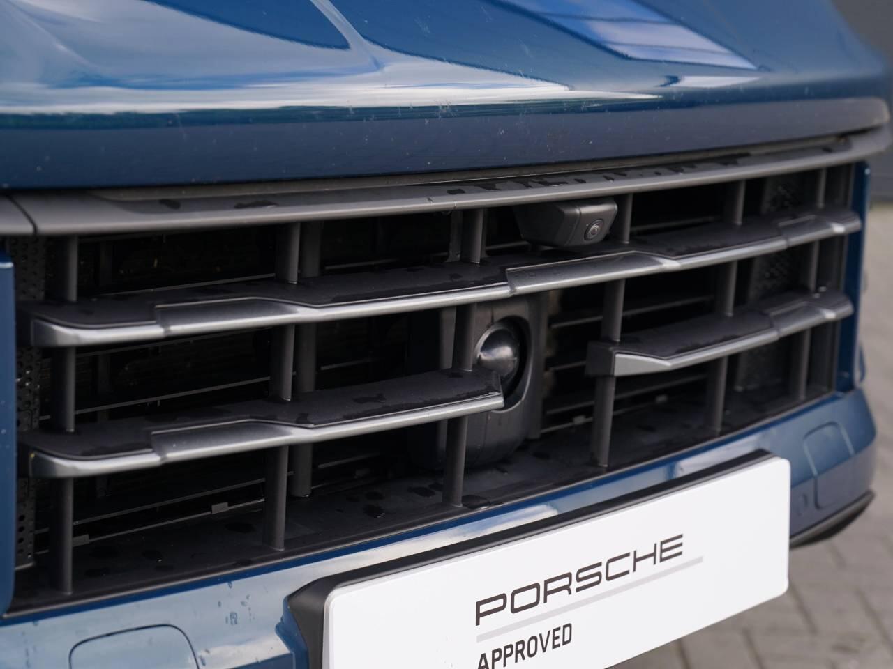 Porsche Cayenne view 11