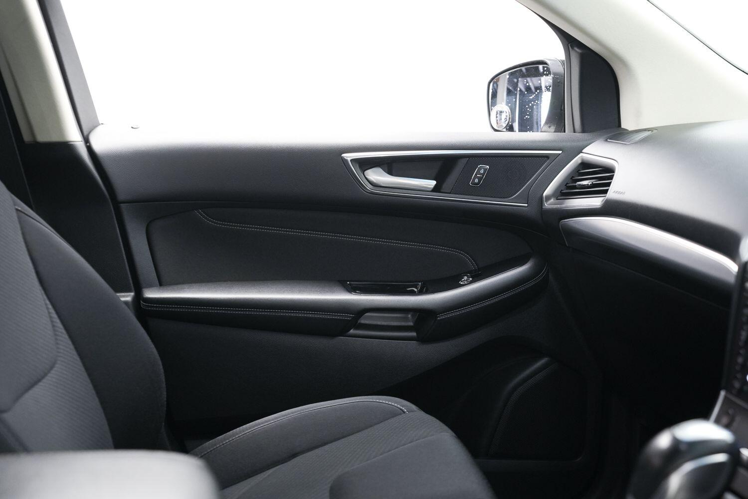Ford Edge view 21