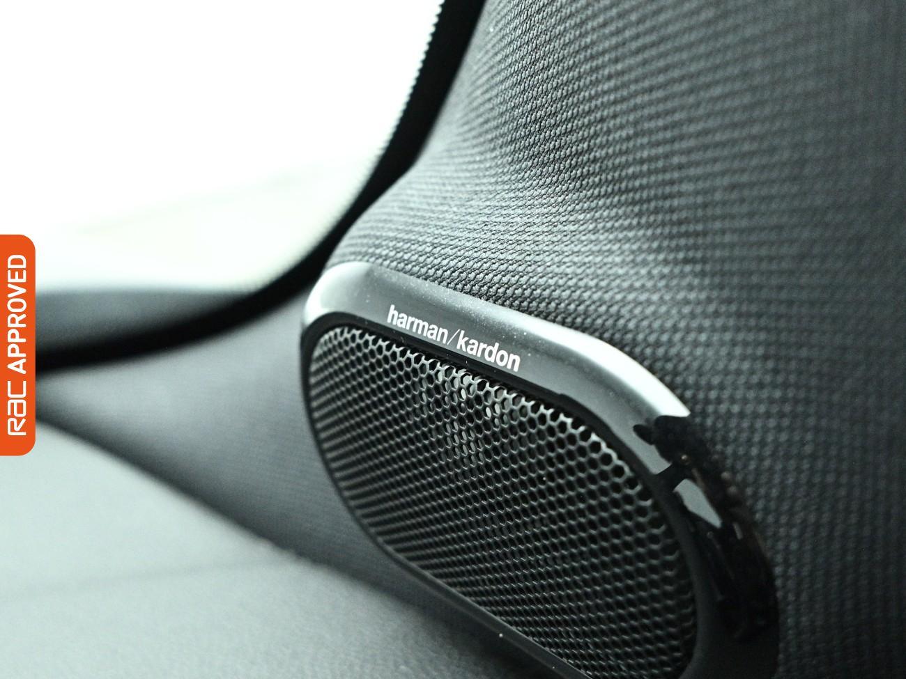 Mini Hatch view 19