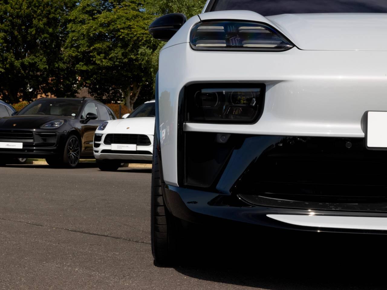 Porsche Macan view 23