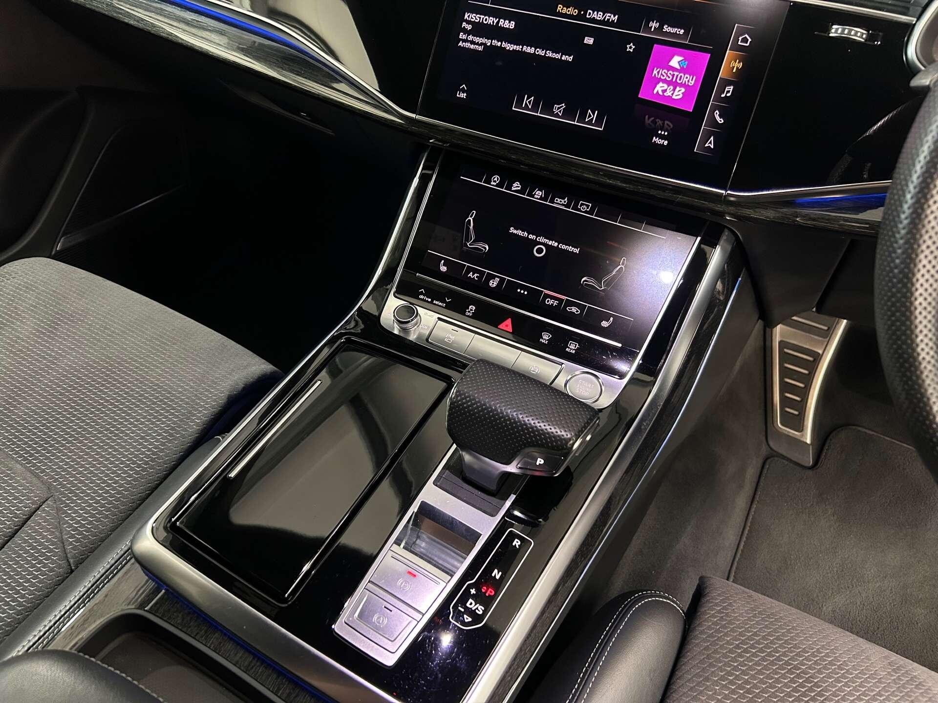 Audi Q8 view 36