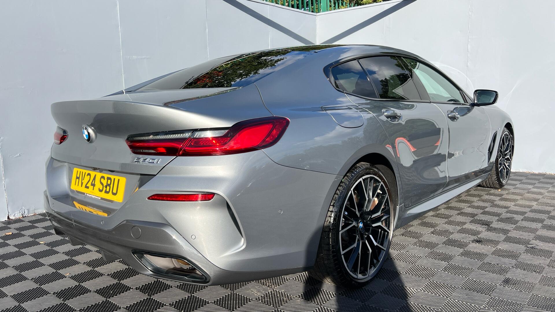 BMW 8 Series view 26