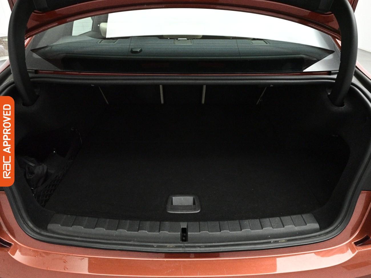 BMW 3 Series view 28