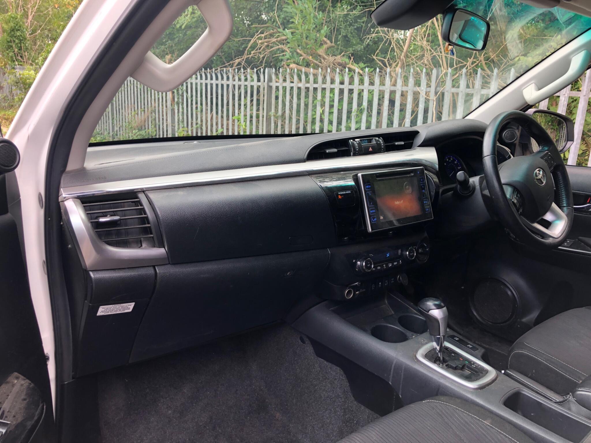 Toyota Hilux view 8