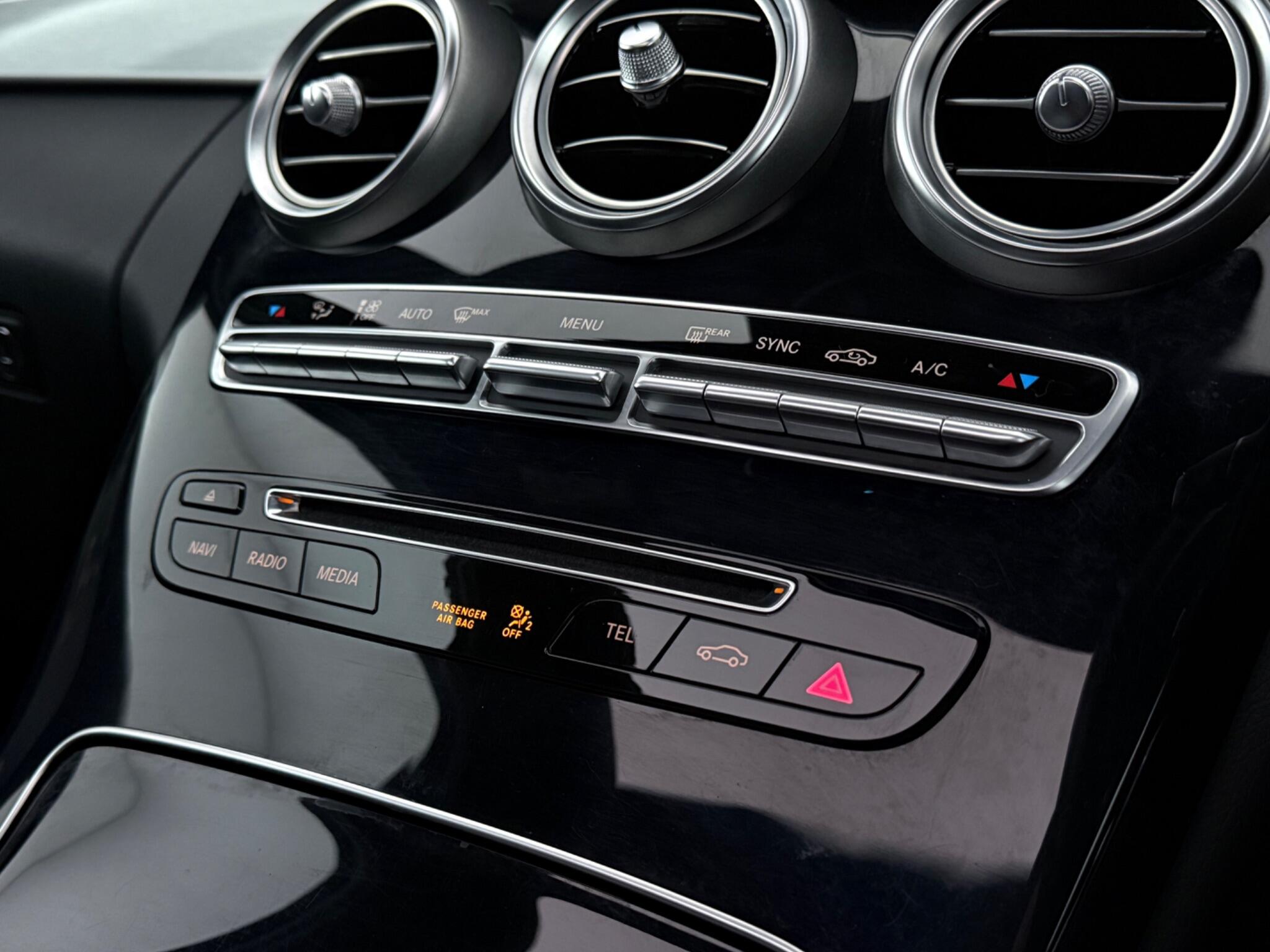 Mercedes-Benz C-Class view 29